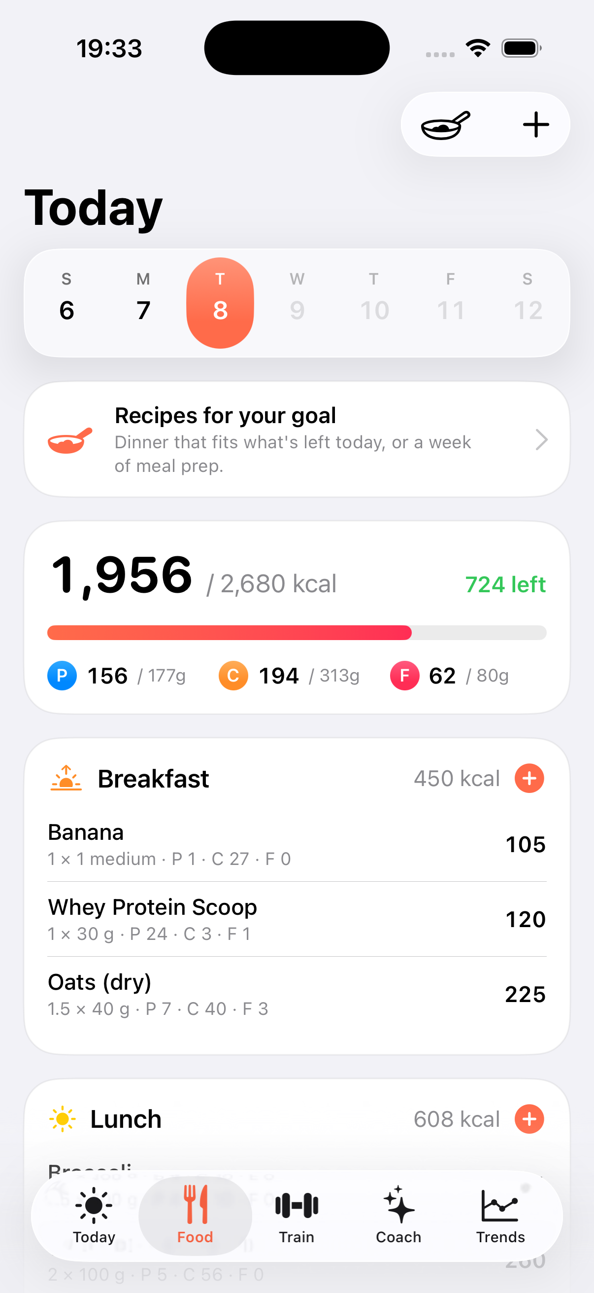 Food screen for one day: breakfast, lunch, dinner and snacks with calories and protein per meal, totals at the top.