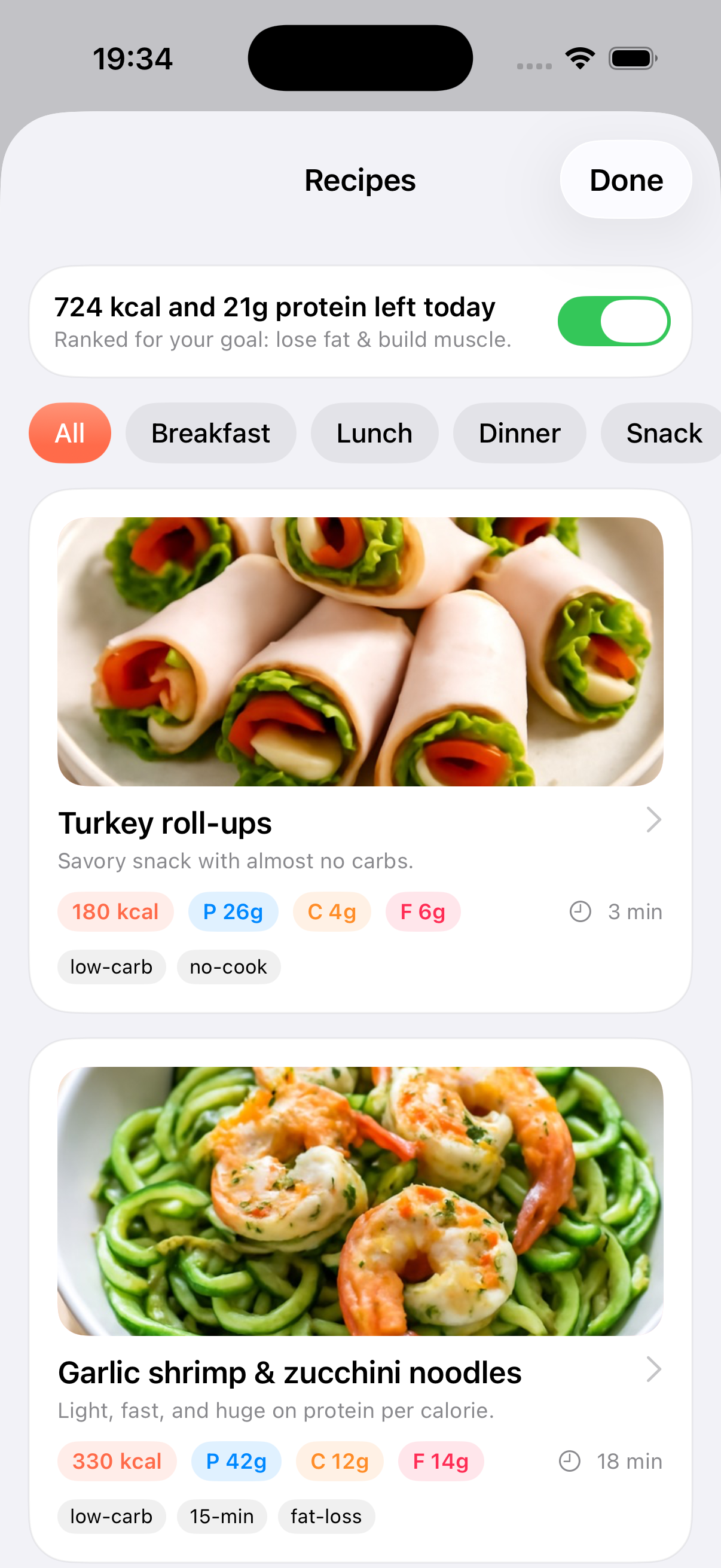 Recipes screen: 724 kcal and 21 g protein left today, filters for breakfast, lunch, dinner and snack, recipe cards with a photo, calories, protein, carbs, fat and cooking time.